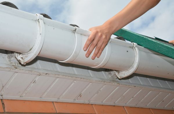 Gutter Reattachment in Bella Vista